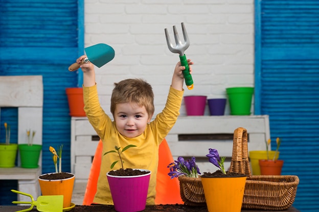kid-potting-plants