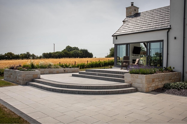 Tobermore Mayfair Flags EasyClean-Silver-Step-Risers-Charcoal-and-Sienna-Setts-Graphite-and-Silver-image