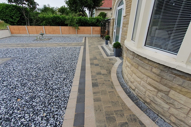 Tobermore-Shannon-Slate-Charcoal-and-Sienna-Silver-Ryan-Armstrong-Paving-and-Groundworks-image